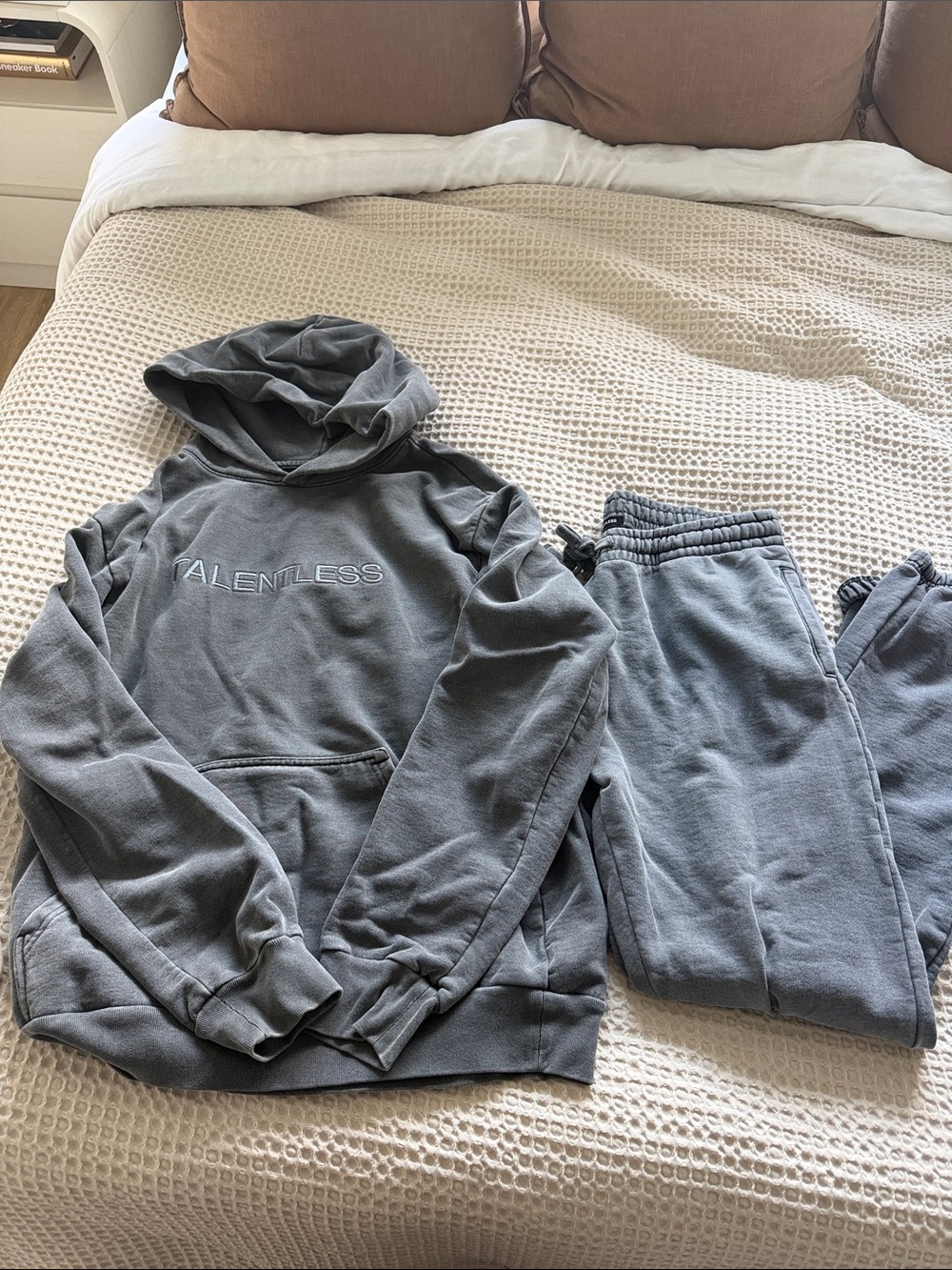 TALENTLESS Men's Crewneck Hoodie & Jogger Set in Charcoal